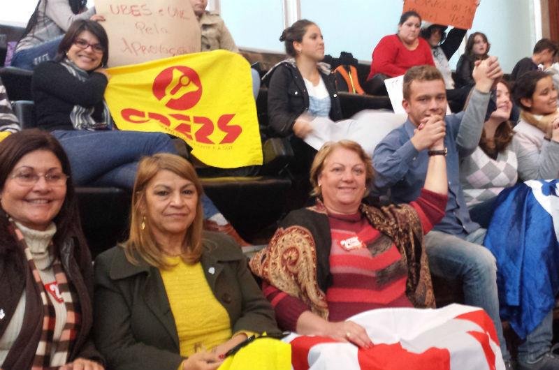 No plen&aacute;rio, representantes estudantis e sindicais apoiaram a proposta