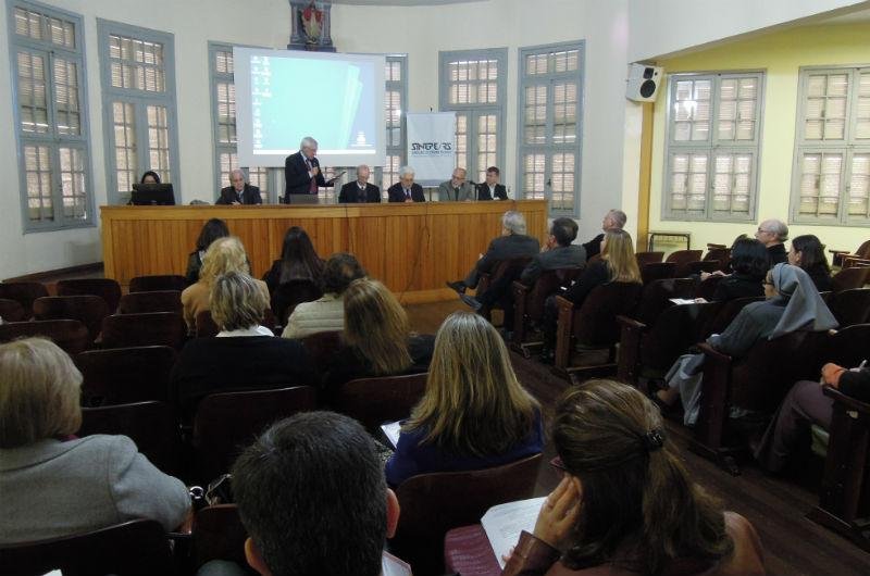 Sinepe reuniu escolas privadas e prepara abaixo-assinado 