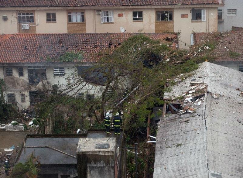 PF envia peritos para analisar queda de avi&atilde;o em Santos