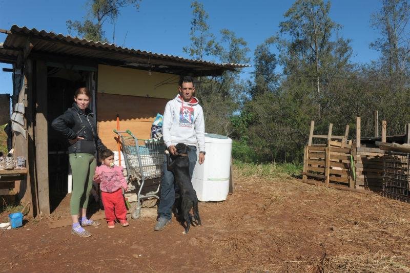 Vila j&aacute; conta com mais de 20 casebres