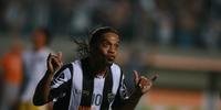 Ronaldinho está sendo oferecido para vários clubes