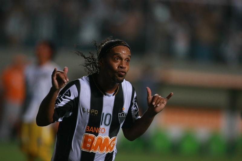 Ronaldinho est&aacute; sendo oferecido para v&aacute;rios clubes