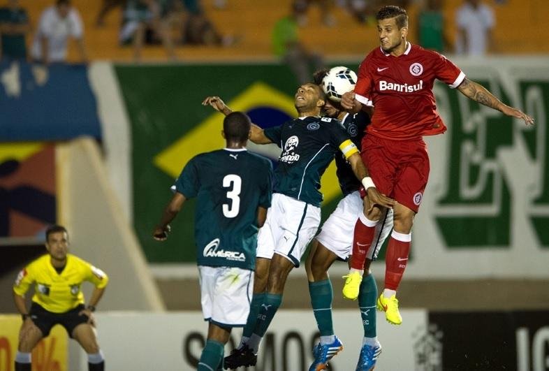 Medeiros v&ecirc; Inter em evolu&ccedil;&atilde;o e pede ajuda do torcedor contra S&atilde;o Paulo