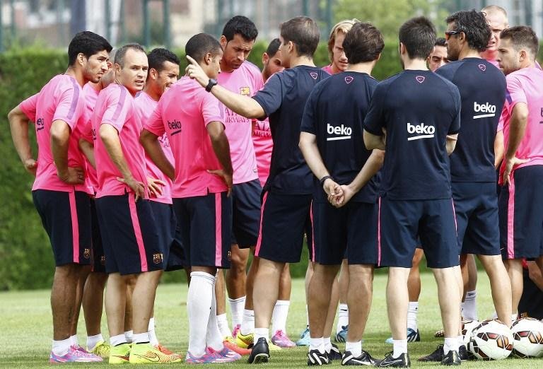 Iniesta reconhece press&atilde;o sobre Barcelona nesta temporada