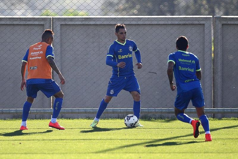 Par&aacute; voltou a treinar entre os titulares ap&oacute;s cumprir suspens&atilde;o