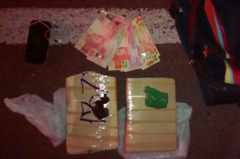 Cerca de dois quilos da droga foram apreendidos na Estrada da Serraria