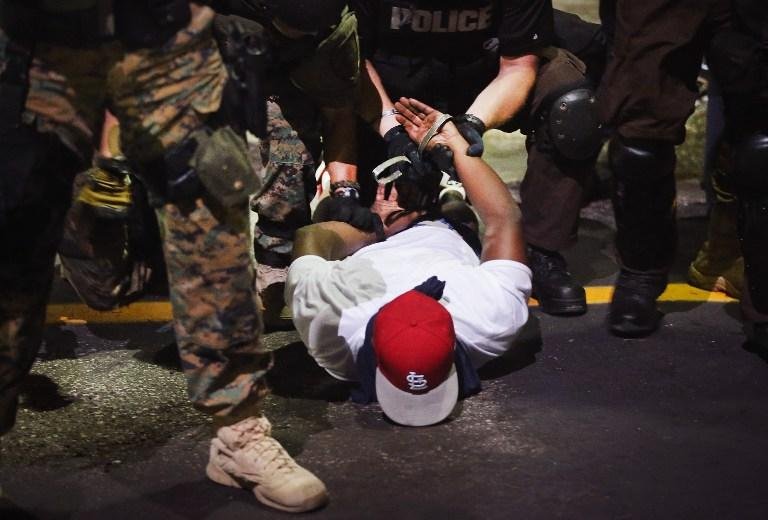 Pol&iacute;cia prende 47 pessoas em manifesta&ccedil;&atilde;o em Ferguson