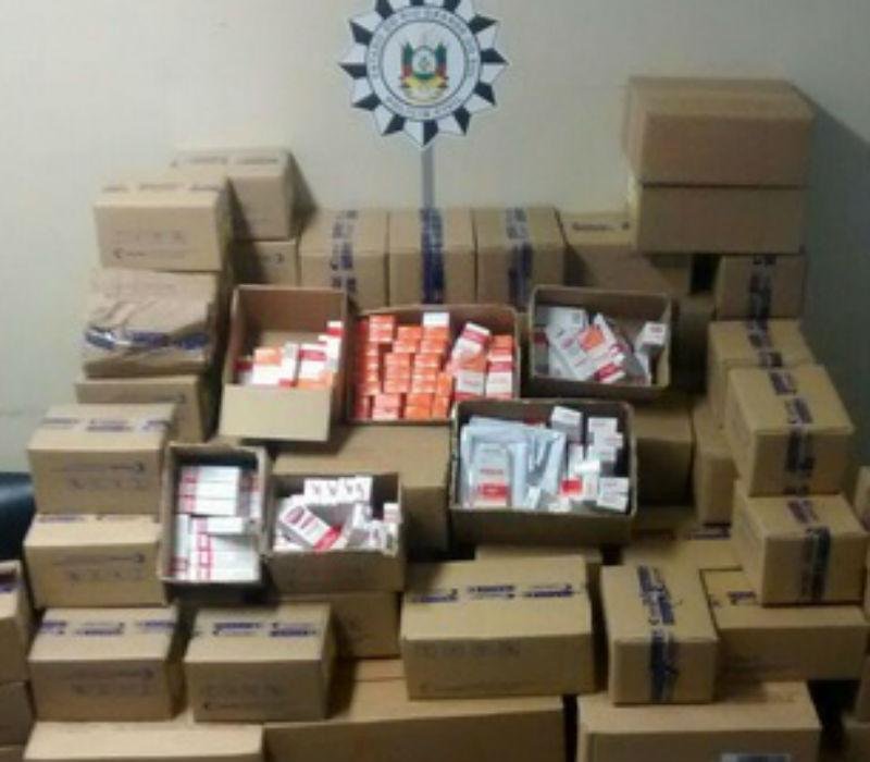 Apreendidas mais de cem caixas de medicamento sem proced&ecirc;ncia