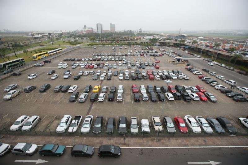 Edital para novo estacionamento do Salgado Filho s&oacute; para 2015
