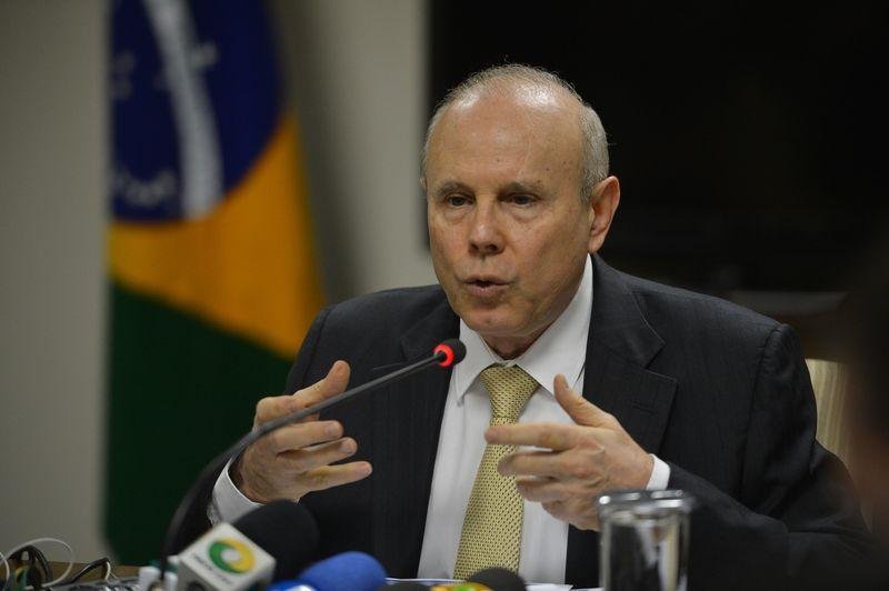 Mantega anuncia medidas para estimular cr&eacute;dito imobili&aacute;rio