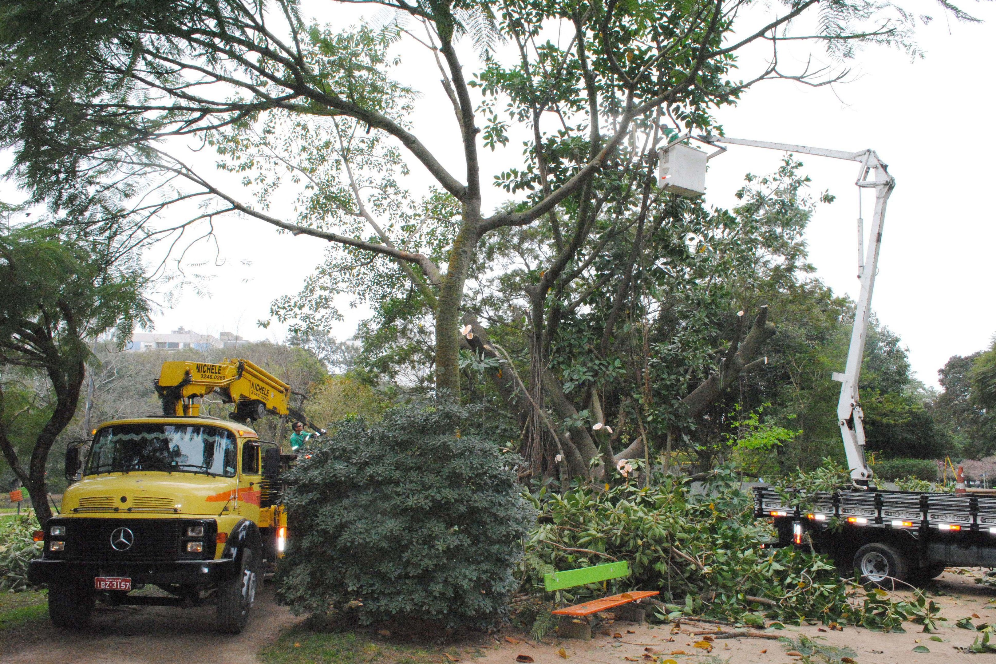 Obras atendem antigo pedido dos moradores da regi&atilde;o sobre a drenagem no estacionamento do Parc&atilde;o