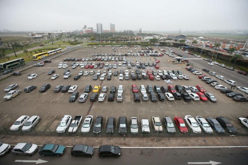 Aeroporto Salgado Filho dever&aacute; ganhar mais 4 mil vagas de estacionamento