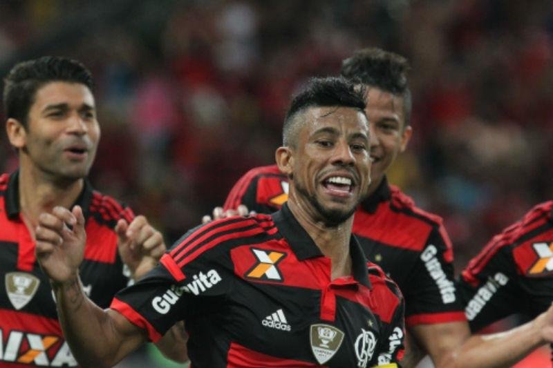 Leonardo Moura, de p&ecirc;nalti, fez o primeiro gol do Flamengo