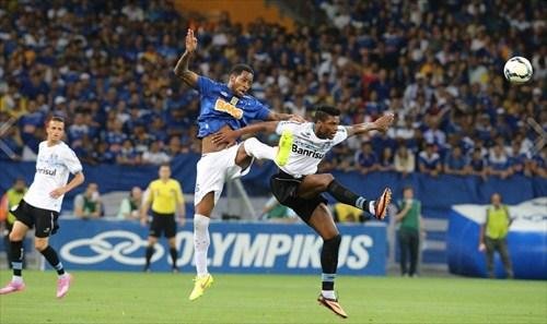 Chitolina exalta postura do Gr&ecirc;mio e lamenta derrota no detalhe
