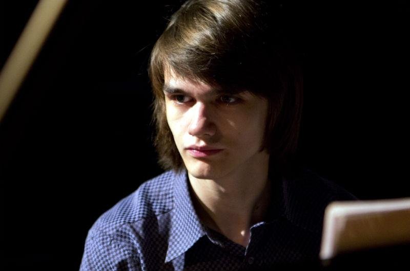 Pianista russo Dmitry Mayboroda toca no TSP