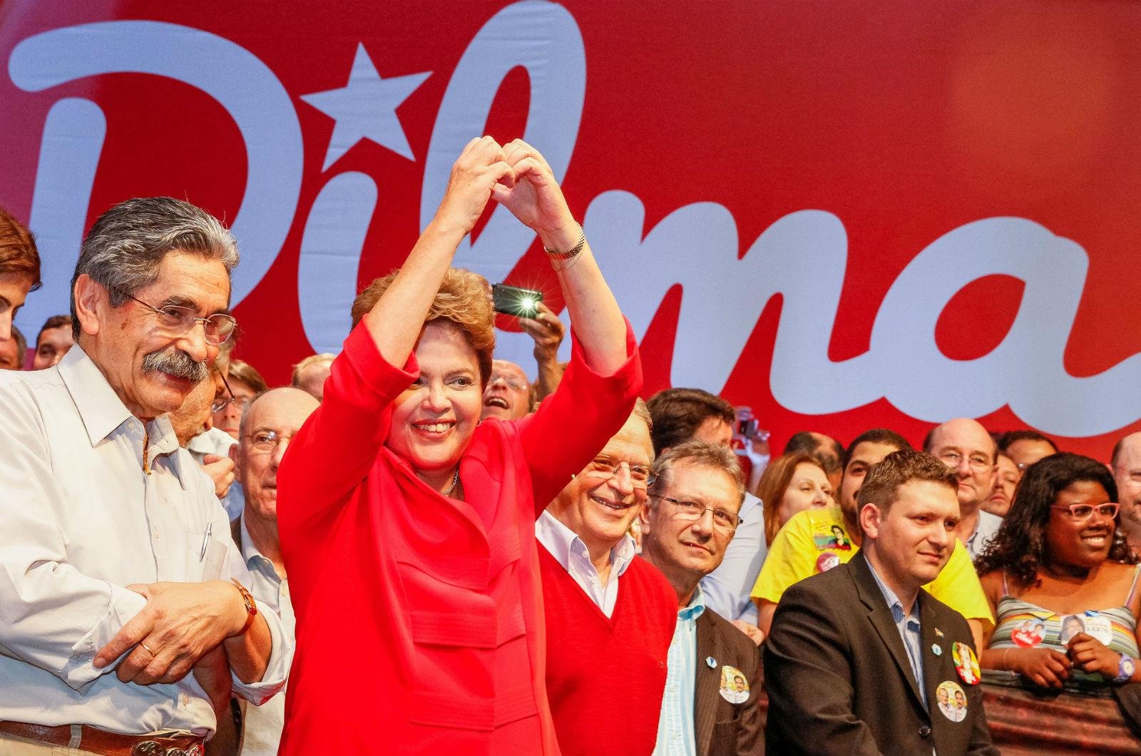 Dilma cita investimentos no Estado durante com&iacute;cio em Porto Alegre
