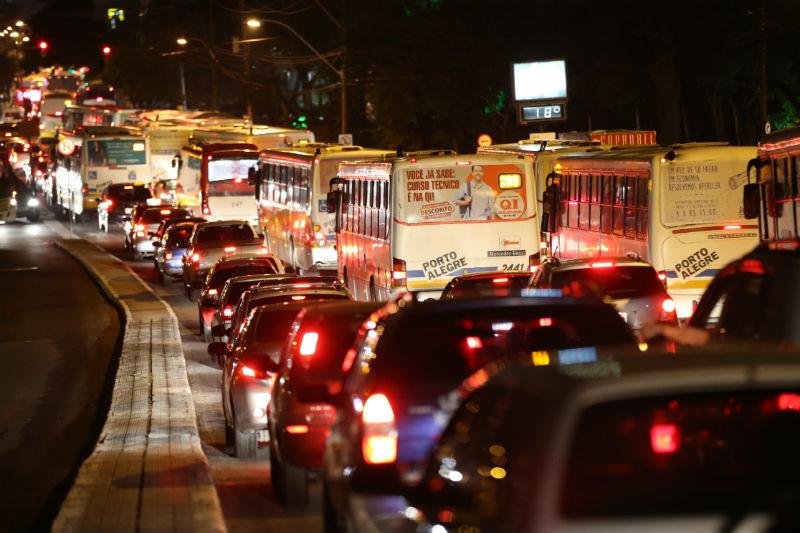 Pesquisa da CLT aponta malha de transportes obsoleta e saturada em todas as regi&otilde;es