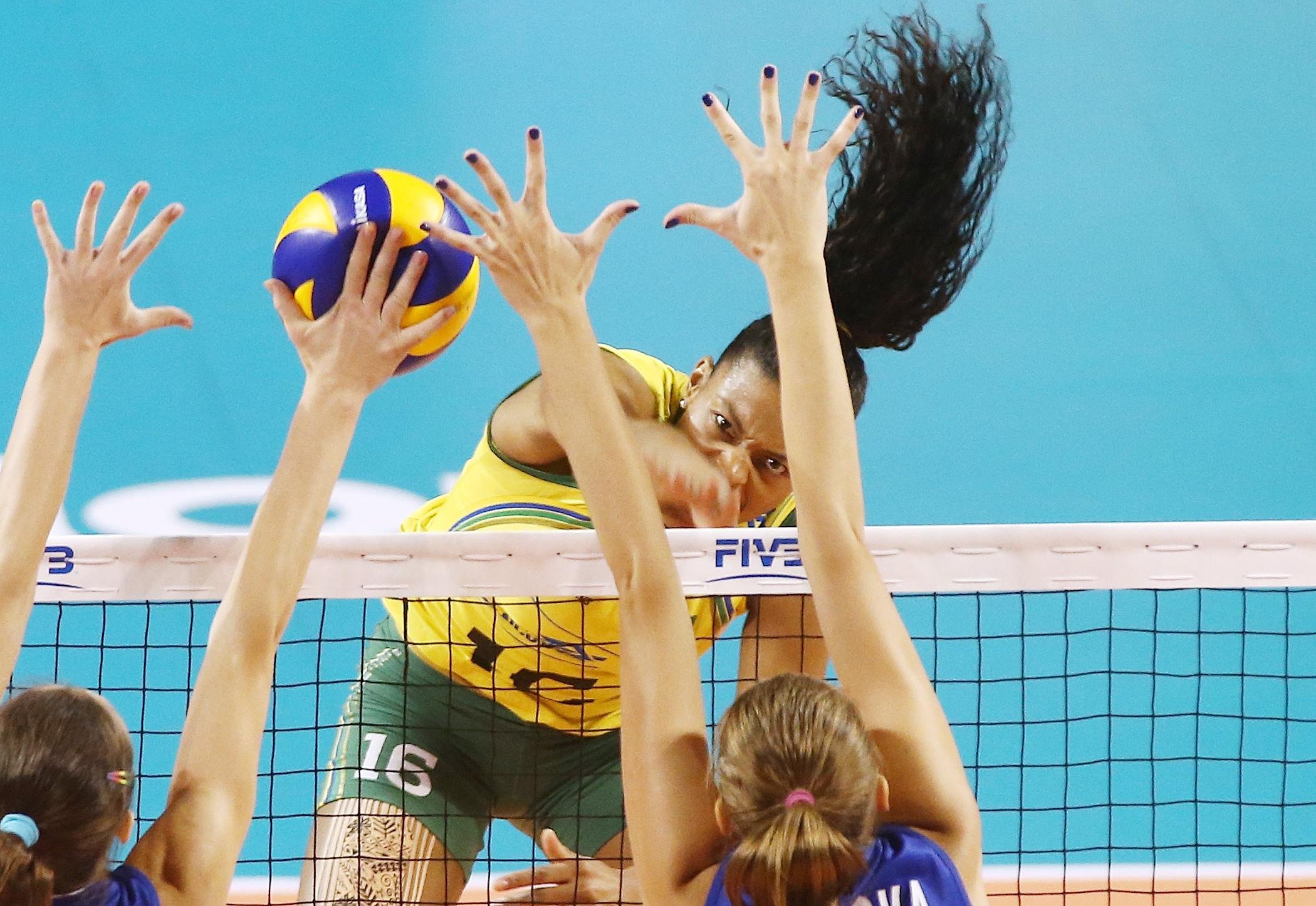 Brasil vence R&uacute;ssia e s&oacute; depende de si para conquistar Grand Prix  