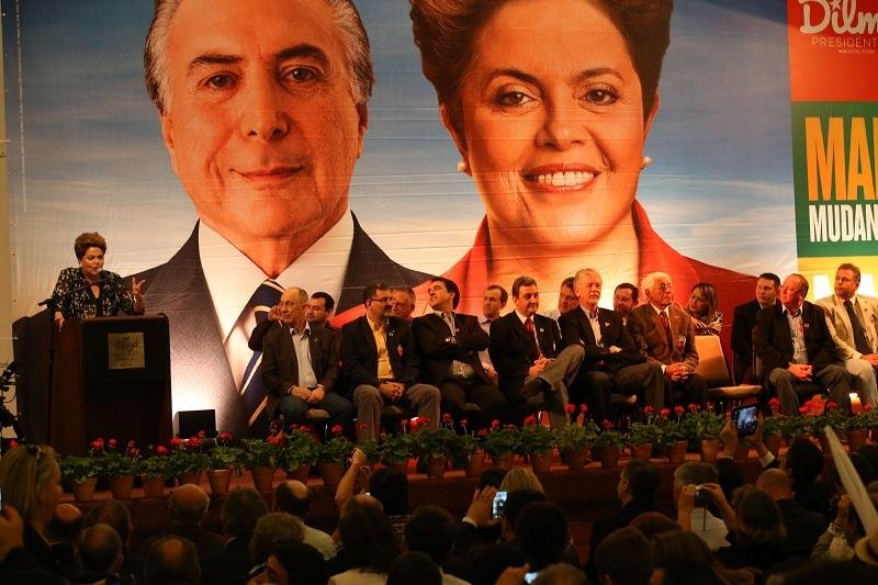 Evento re&uacute;ne prefeitos pr&oacute;-Dilma no RS 