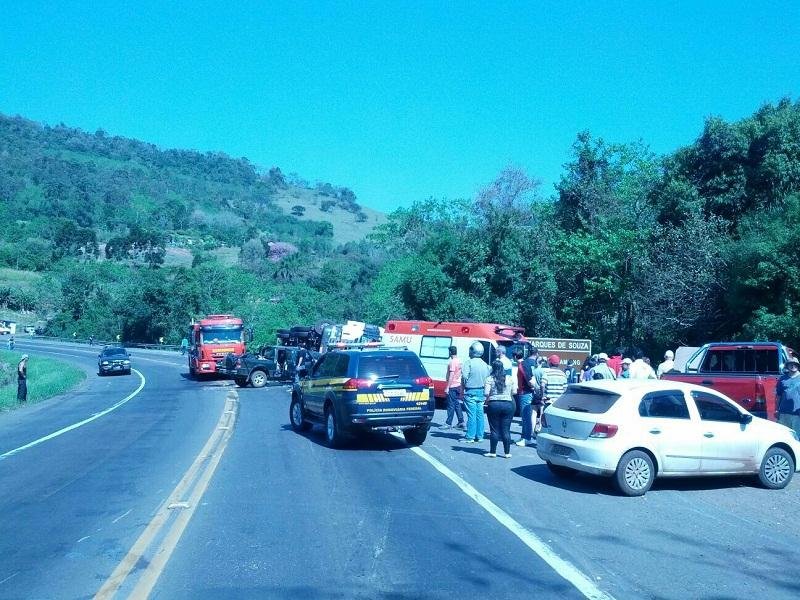 Depois do Gol, caminhonete tamb&eacute;m colidiu contra caminh&atilde;o