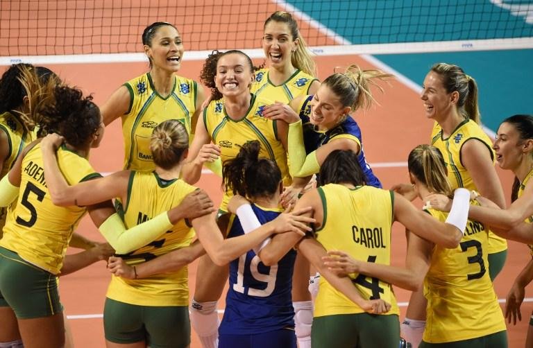 Precisando vencer por 3 a 0 ou 3 a 1, Sele&ccedil;&atilde;o brasileira faz partida magn&iacute;fica contra as anfitri&atilde;s