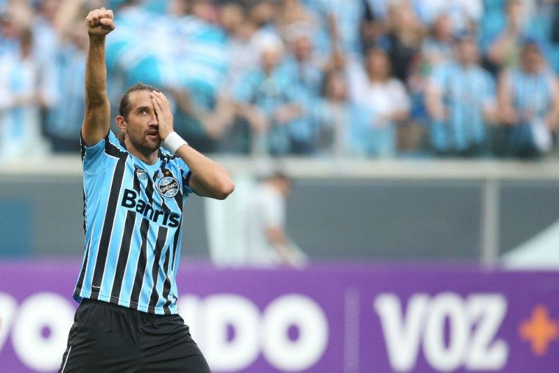 Barcos marcou os dois gols contra o Corinthians