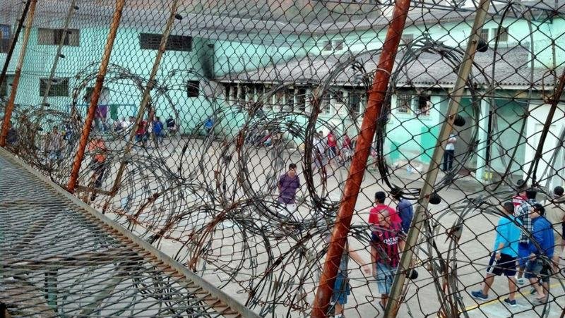 Presos do regime fechado foram deslocados para p&aacute;tio por conta da fuma&ccedil;a
