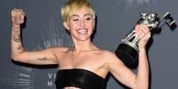 Miley Cyrus vence o prêmio de vídeo do ano do MTV Music Awards