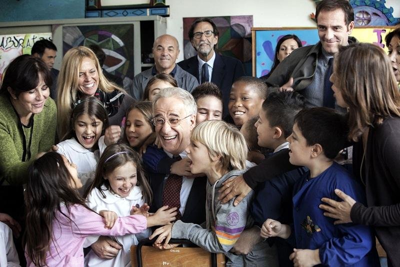 Vila La Libert&aacute;, de Roberto And&oacute;, &eacute; uma par&oacute;dia ao universo pol&iacute;tico italiano