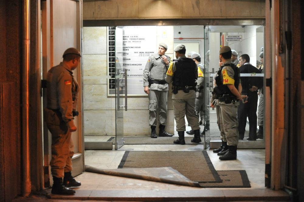 Pol&iacute;cia fez uma varredura no edif&iacute;cio e n&atilde;o encontrou nenhum assaltante