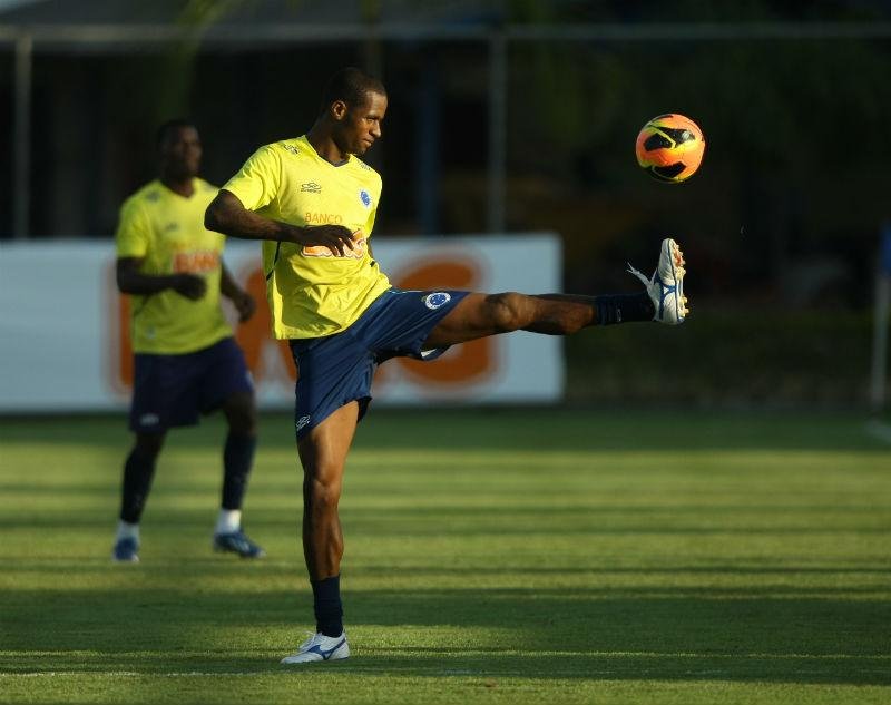 Defesa do Cruzeiro conta com Ded&eacute; e sofreu 13 gols no Brasileir&atilde;o