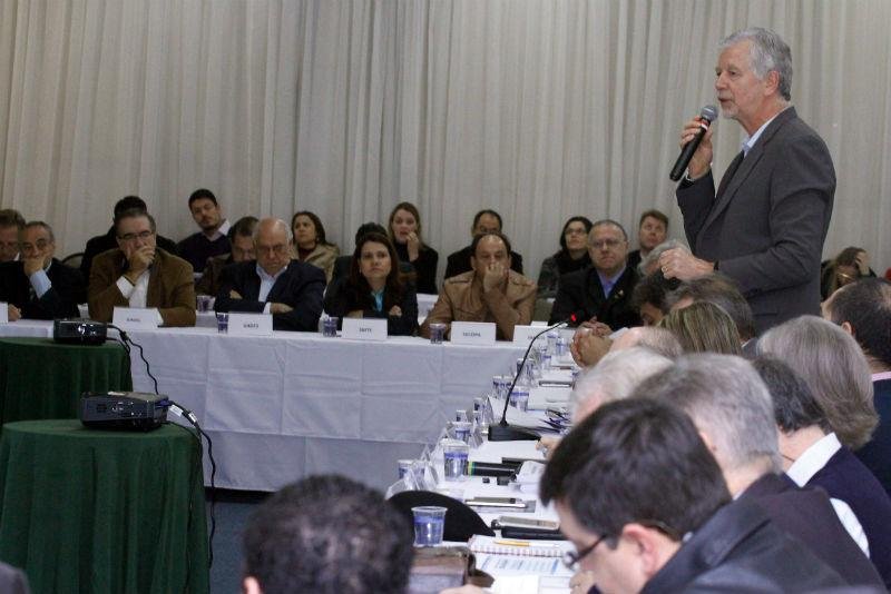 Prefeito reuniu secret&aacute;rios para avaliar contratos da gest&atilde;o