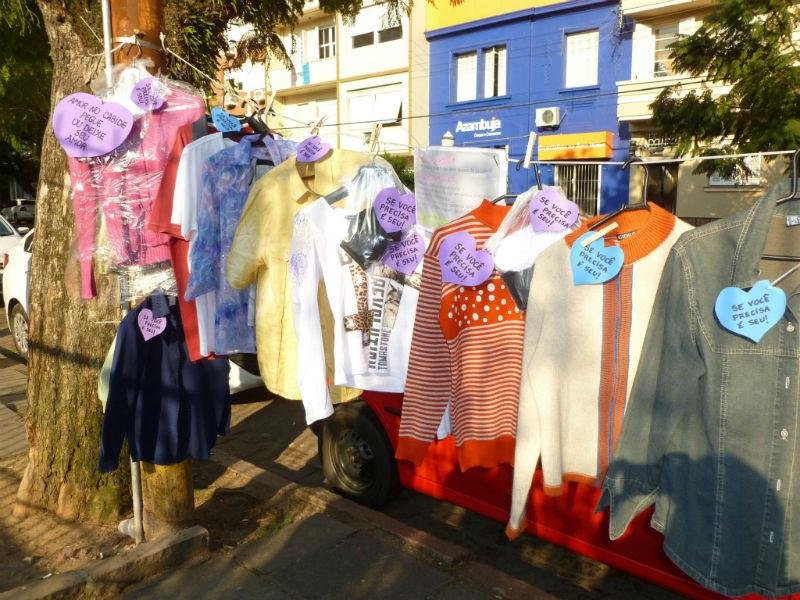 Cabines em locais p&uacute;blicos ficam &agrave; disposi&ccedil;&atilde;o para doa&ccedil;&otilde;es para os necessitados