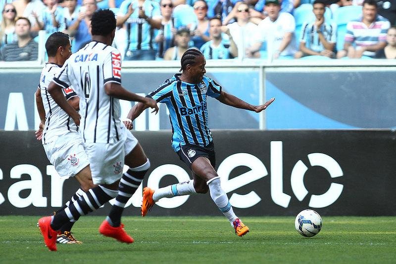 Z&eacute; Roberto se considera mais completo para jogar na lateral