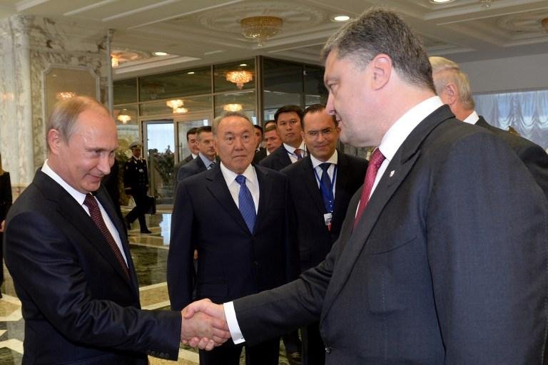 Mandat&aacute;rios se cumprimentaram antes de c&uacute;pula na Bielorr&uacute;ssia
