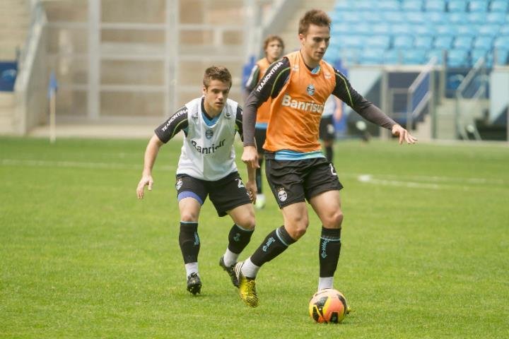 Bressan negocia sa&iacute;da para o futebol ingl&ecirc;s