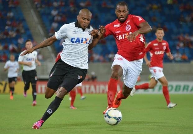Drag&atilde;o aplicou 3 a 0 e garantiu ampla vantagem na Copa do Brasil