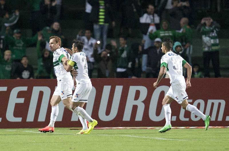 Z&eacute; Love, de p&ecirc;nalti, marcou o &uacute;ltimo gol da partida