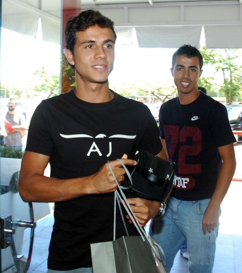 Sa&iacute;da de Romarinho faz Corinthians acelerar vinda de Nilmar 