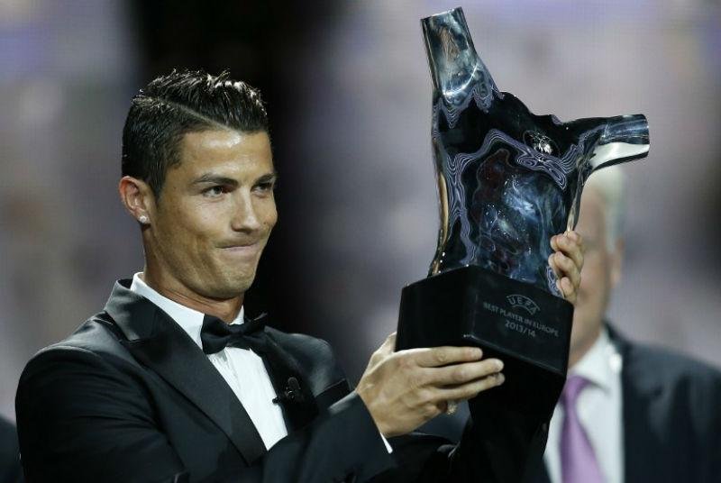  	Cristiano Ronaldo foi eleito melhor jogador da &uacute;ltima temporada europeia