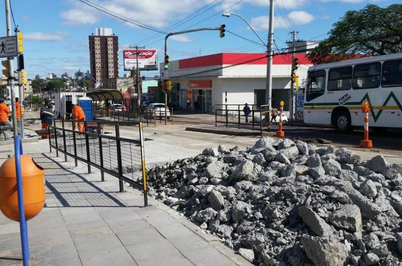 Corredor de &ocirc;nibus na avenida Prot&aacute;sio Alves