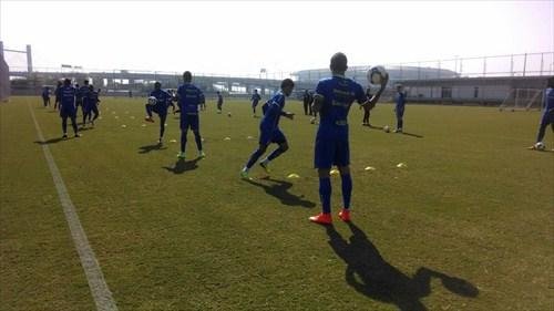 Treino de bola parada aponta retorno de Geromel ao Gr&ecirc;mio 