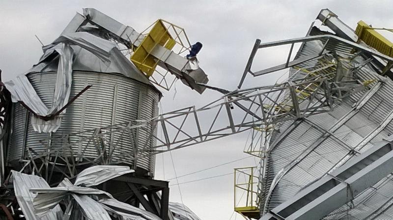 Pelo menos 12 casas foram destelhadas
