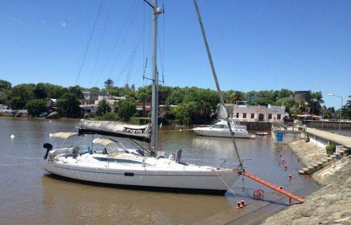 Avi&atilde;o e mais dois navios entram na busca a veleiro argentino