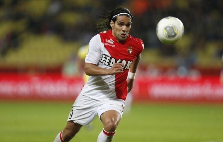 Manchester United d&aacute; rasteira e acerta empr&eacute;stimo de Falcao Garc&iacute;a