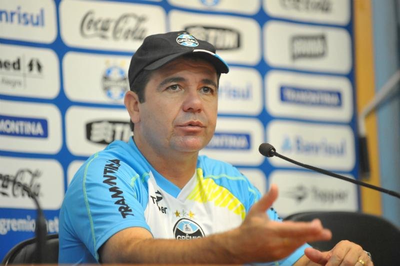 Treinador est&aacute; sem clube h&aacute; cerca de um m&ecirc;s quando deixou o Gr&ecirc;mio