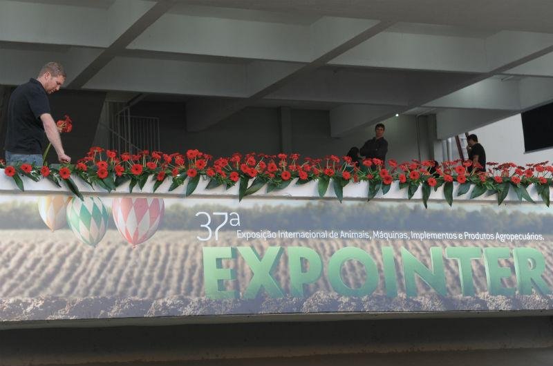 Tribuna oficial recebeu os &uacute;ltimos preparativos