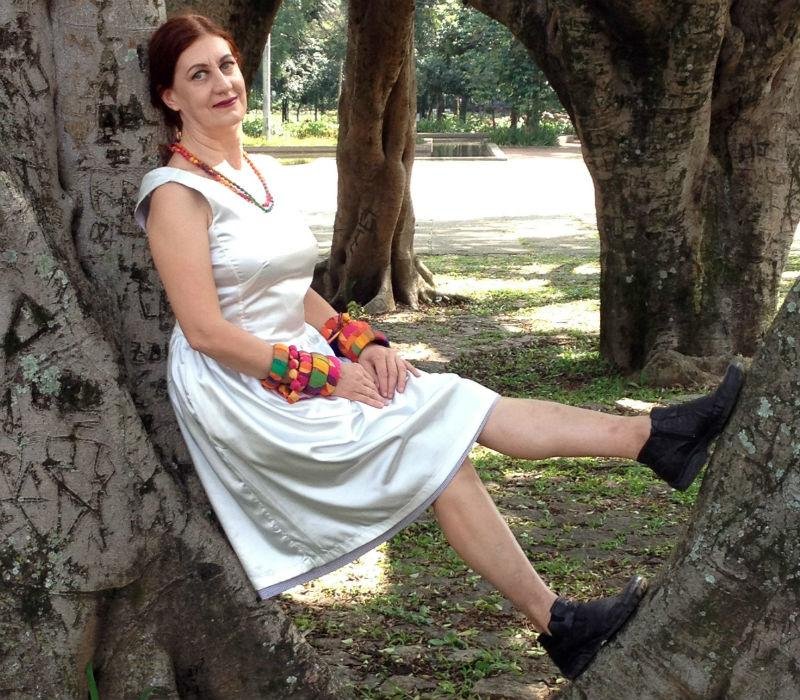 Cantora paulista se apresenta &agrave;s 21h no Teatro Bourbon Country 