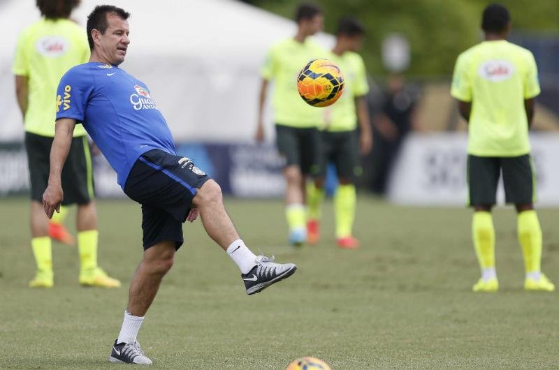 Dunga retorna ao comanda da Sele&ccedil;&atilde;o contra Col&ocirc;mbia