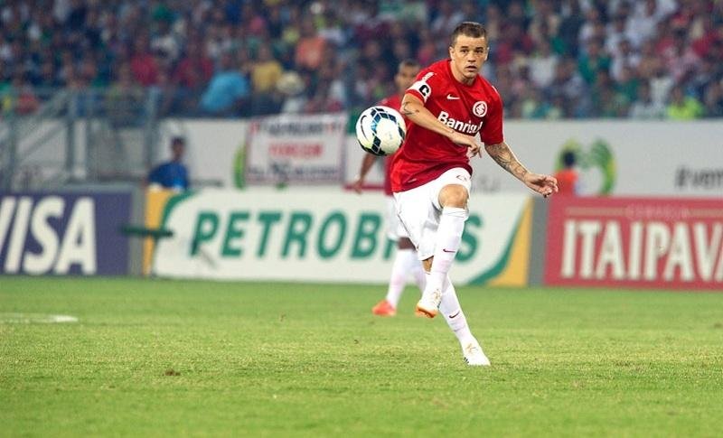 Meia argentino torce por acerto entre Inter e Nilmar